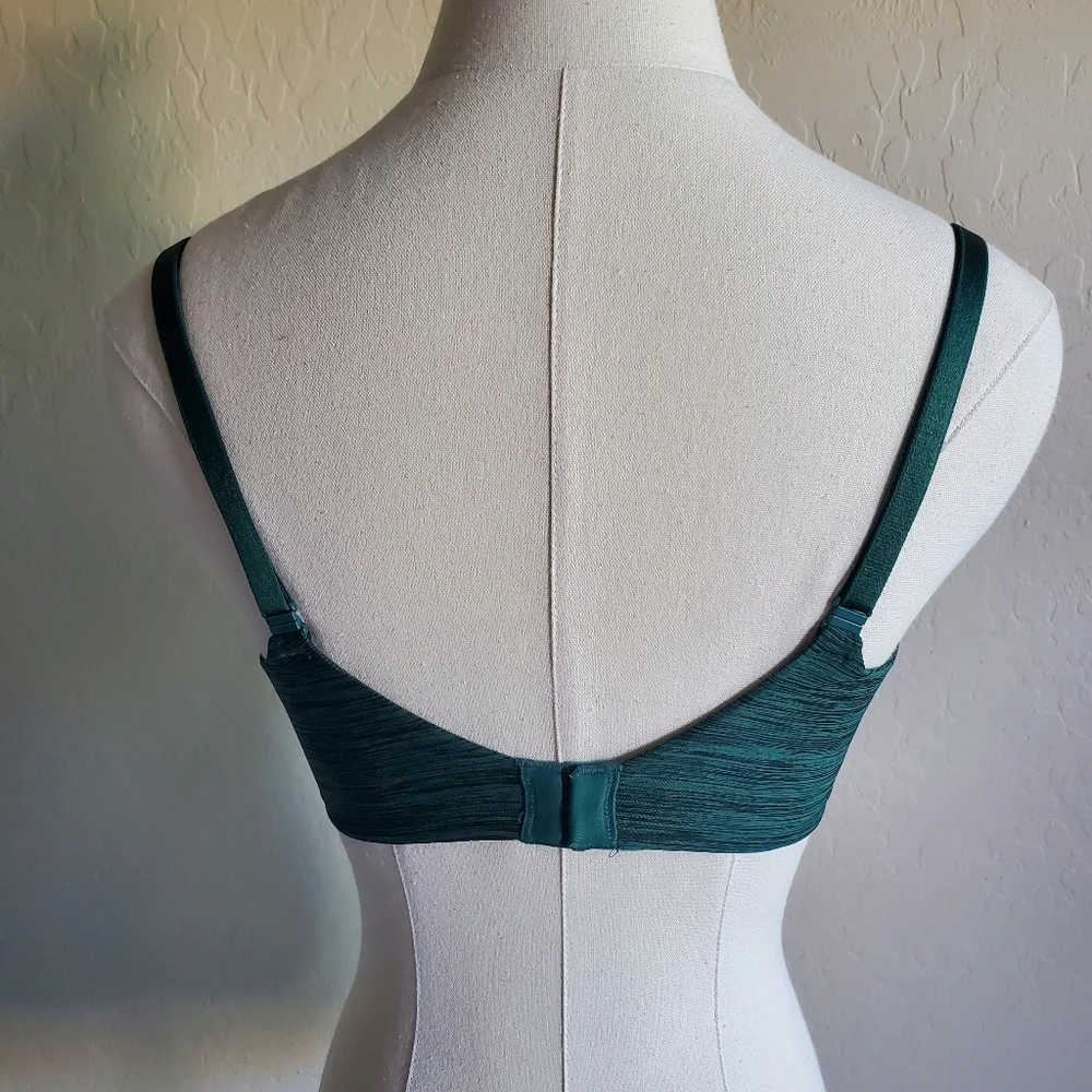 Victoria's Secret No-wire Bra 34D‎
